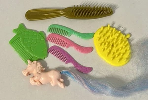 Vintage 80er Jahre Puppe Figur Bürsten Kämme Zubehör  - Bild 1 von 14
