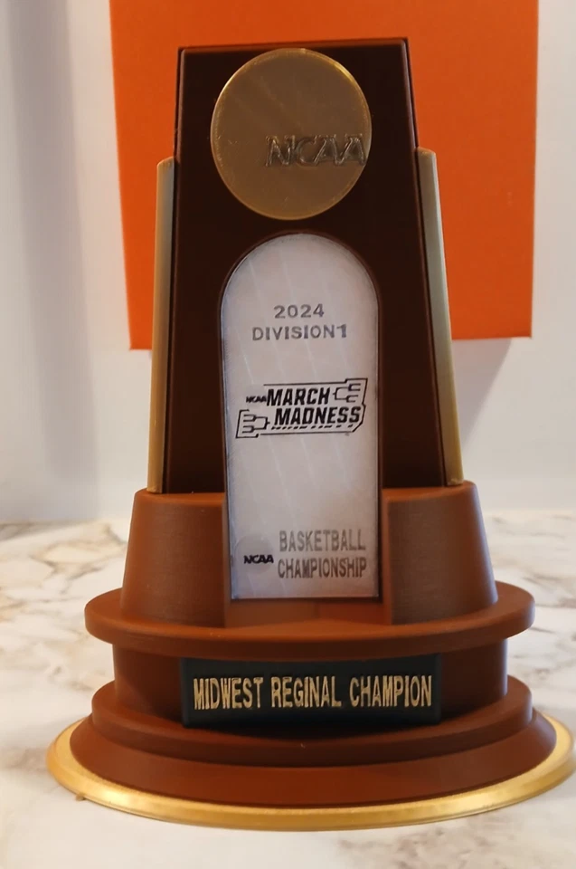 TROFEO CAMPEÓN REGIONAL NCAA, TODOS LOS EQUIPOS Y DEPORTES, GRANDE Foto 1 de 4