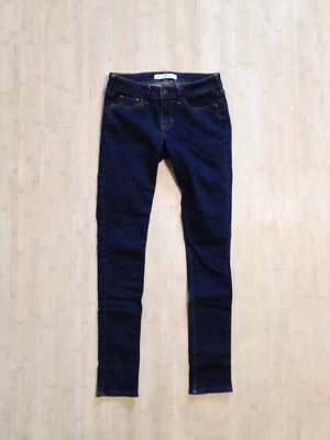 Hollister 牛仔裤女式 1 码短紧身低腰深水洗打底裤 — 第 1/4 张图片