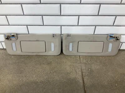 Внутренние солнцезащитные козырьки 07–14 GMC Yukon (пара слева/справа) нейтральные от оригинального производителя - Изображение 1 из 4