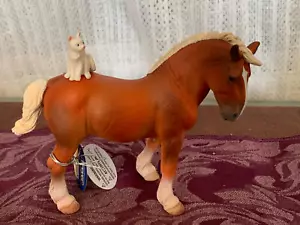 Cavalli modello Breyer serie Collecta cavallo da tiro in castagno con gatto - Foto 1 di 4