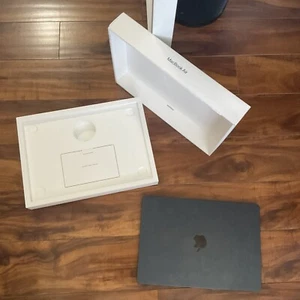 15 inch 2023 M2 Macbook Air (LAPTOP ONLY) 8C CPU/ 10C GPU/ 16 GB RAM/ 512 GB SSD - Picture 1 of 8