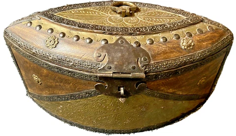 Treasure chest vintage brass and hand carved wood oval 14" x 9" Cover