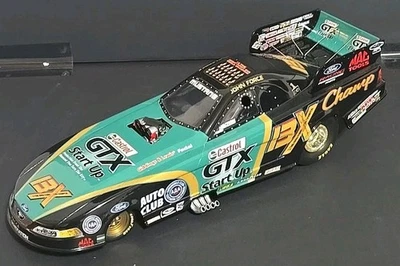 John Force 1/16 13X Champion Funny Car 2005 Foto 1 de 4