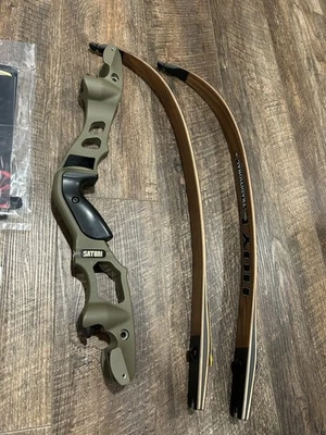 Arco tradicional Hoyt Satori recurvo diestro 19 elevador mediano 45 lb extremidades arco de tiro con arco Foto 1 de 4