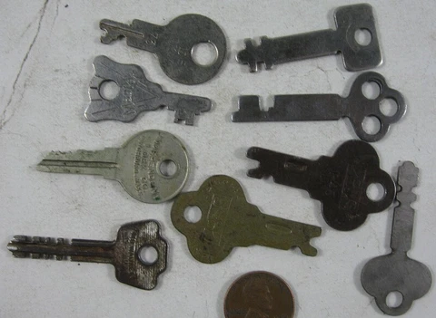 Lot of Vintage Small Lock Keys #2 Cover