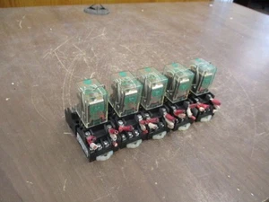 Relé Allen-Bradley 700-HC24A1 Ser. Bobina C 120V con base *Lote de 5* Usada - Imagen 1 de 4