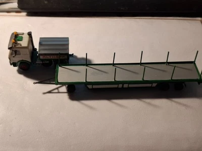 Kibri  1:87 - Circus C. Althoff - Mercedes  Zugmaschine  mit Anhänger Runen - Bild 1 von 4