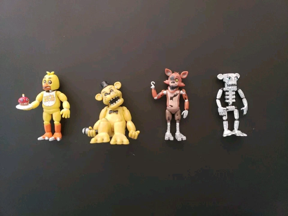 Juego de figuras de vinilo Five Nights At Freddy's 2" 1 Chica Foxy Golden Freddy Skeleton Foto 1 de 3