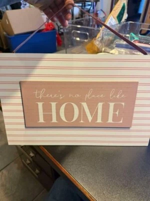 Decorative Wooden Wall Sign "Theres No Place Like Home" With Striped Design - Imagem 1 de 2