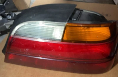 Conjunto de luz trasera derecha bmw 2000 740i Foto 1 de 2