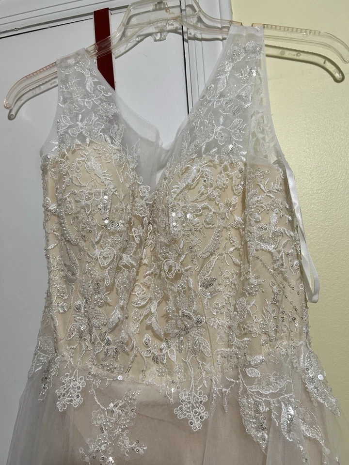 Novo com etiquetas. Tamanho 8-12 Pode experimentar pessoalmente  - Imagem 1 de 4