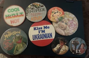 Vintage Pinback BUTTONS Miss Piggy The Muppets ET Kiss Me I'm Ukrainian (8) Pins - Picture 1 of 6