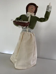 1994 Byers Choice Caroler Women W/Basket of Mail. - Picture 1 of 11