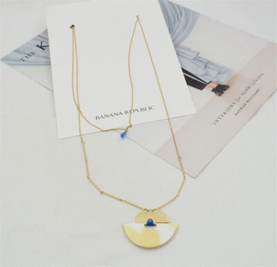 Novo Colar Medalhão Esmaltado Branco Banana Republic Colar em Camadas Tom Dourado - Imagem 1 de 4