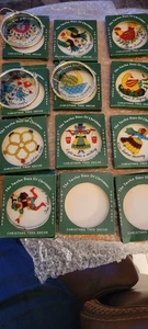 Die 12 Tage Weihnachten handbemalt hängender Baumschmuck Volkskunst Vintage X10 - Bild 1 von 14