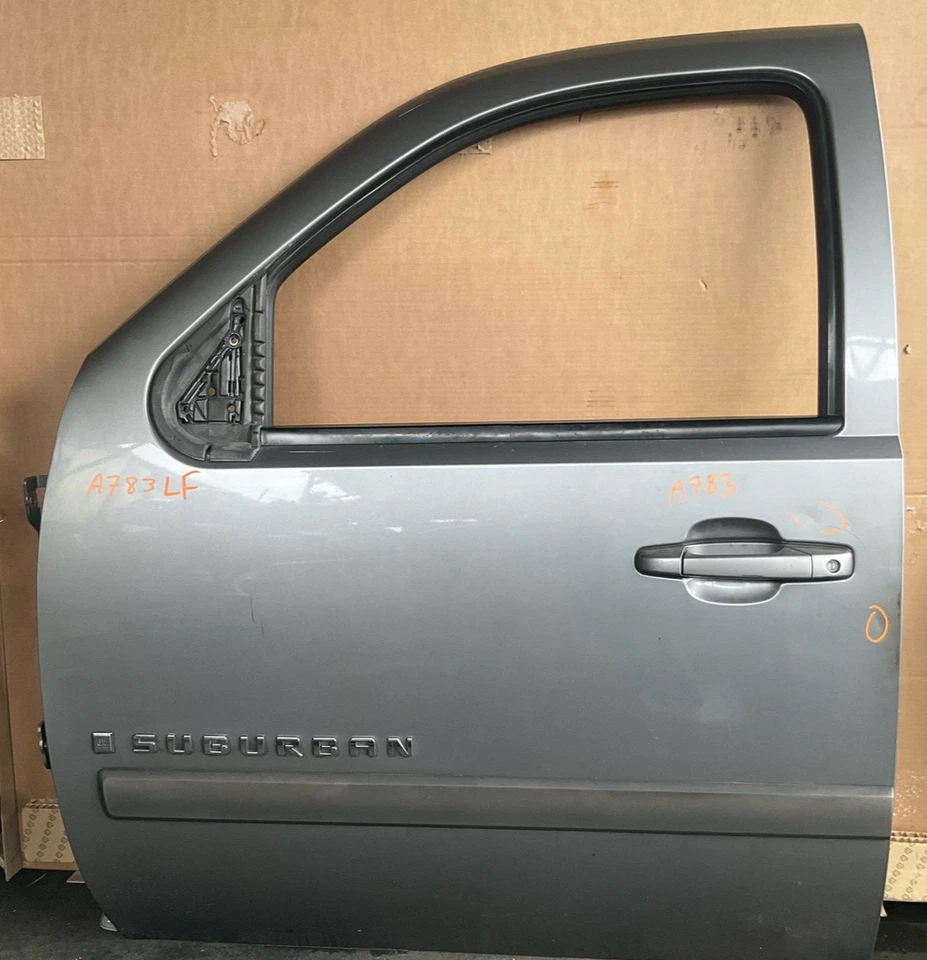 Suburban 1500 2007-2011 puerta delantera izquierda conductor pieza original de fábrica OEM Foto 1 de 4