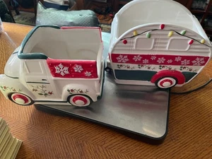Camion conteneur et remorque friandises de Noël en céramique 6 pouces - Photo 1/3
