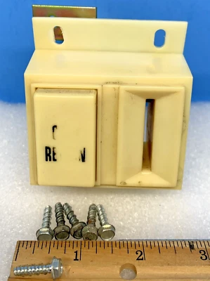 ROWE AMI CD100 A B JUKEBOX COIN INLET AND COIN RETURN BUTTON ASSEMBLY #40831802 - Image 1 of 4