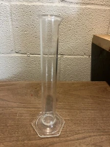 Unbranded graduated cylinder - Picture 1 of 1