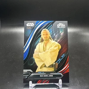 Qui-Gon Jinn 2024 Topps Star Wars Cromo Nero 32 Blu/Rosso Lava Rifrattore /99 SP - Foto 1 di 2
