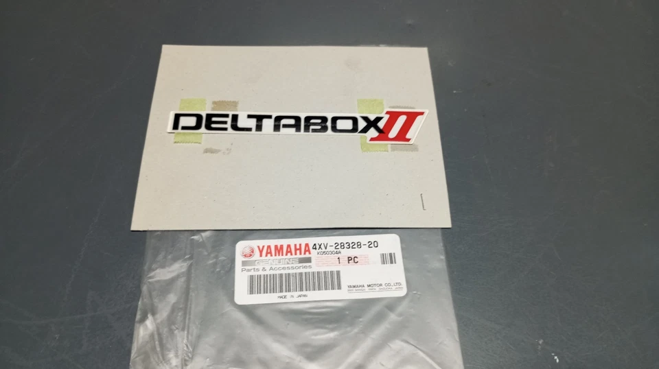 Adesivo decalcomania stemma originale Yamaha nuovo yzf r1 1999 2000 pn 4xv-28... - Immagine 1 di 1