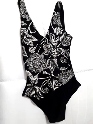 Traje de baño Jaclyn Smith blanco y negro de una pieza talla 8 #1 Foto 1 de 2