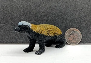 Yowie Honig Dachs Sammlerstück Spielzeug Tier Figur Colors of the Kingdom 2 Zoll lang - Bild 1 von 8