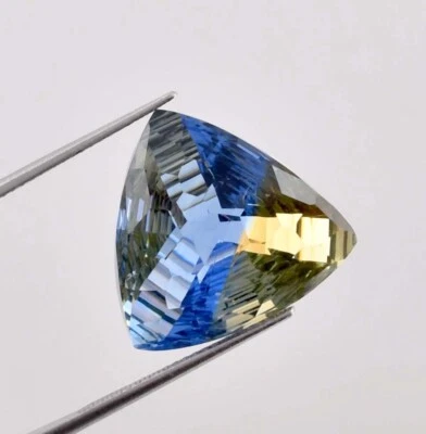 Flawless 19 x 18 MM Natural Bi-Color Sapphire Gemstone 18.80 Ct (GIT Certified) - Image 1 of 4
