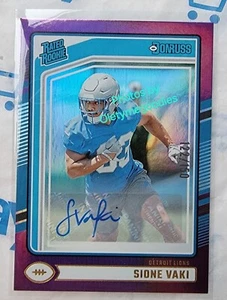 Sione Vaki 2024 Rated Rookie Auto Firmato a Mano /150 DONRUSS n. 332 Leoni - Foto 1 di 15