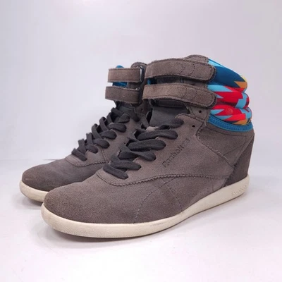 Zapato deportivo Reebok Classics Freestyle cuña alta para mujer talla 8 M41871 gris Foto 1 de 4