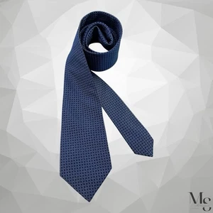 HACKETT MYFAIR blaue geometrische Luxus Seidenkrawatte hergestellt in Italien 60”-3" EX ZUSTAND - Bild 1 von 6