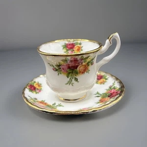 Mini taza de té y platillo miniatura victoriana vintage Royal Albert Old Country Roses - Imagen 1 de 9