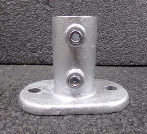 Railing Base Flange Cast Iron Structural Pipe Fitting, Pipe size 1", 4NXR7 (M) - Picture 1 of 4