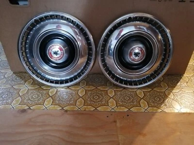 Buick Wildcat 1967 OEM tapacubos de rueda de 15 pulgadas que contienen 2 artículos (ver fotos). Foto 1 de 4