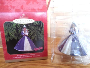 NUEVO 1999 Hallmark Adorno de Guardabarbián ""Princesa Barbie del Milenio"" Afroamérica - Imagen 1 de 4
