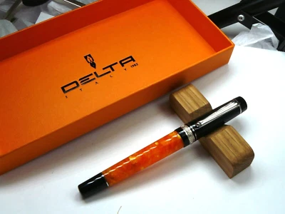 DELTA DV ORIGINAL SLIM SIZE FOUNTAIN PEN CONVERTER FILL STEEL FINE NIB - Image 1 of 4