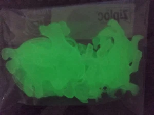8 adornos planos de plástico que brillan en la oscuridad de colección cordero oso cabra pájaro burro vela - Imagen 1 de 4