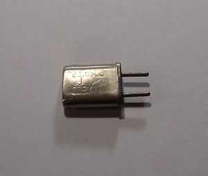 HC-25/U - 23,6900 MHz Radio Crystal - 0,039 pinów - Tennxtal - Zdjęcie 1 z 4