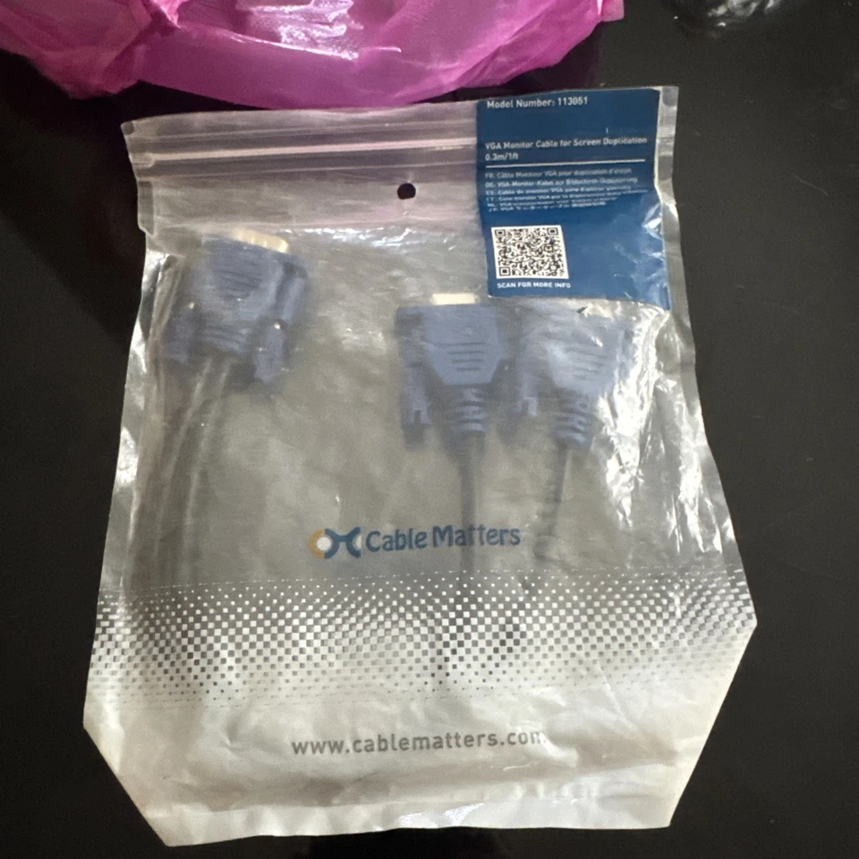 Cable Matters VGA Monitor Y-Splitter Cable for Screen Duplication, 1 Foot 113051 - Image 1 of 1