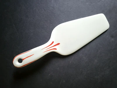 Porcelana branca vintage da década de 1950 com design vermelho bolo de casamento, torta, servidor de sobremesa - Imagem 1 de 4