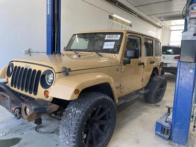 Used Front Right Seat Belt Front fits: 2013 Jeep Wrangler 4 Dr bucket seat retra Foto 1 de 4