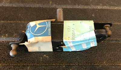 Acoplamiento del acelerador de palanca Mercedes-Benz - 110-070-13-21 - Se adapta al motor MBZ M110 Foto 1 de 4