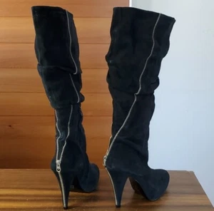 Botas hasta la rodilla Pour La Victoire talla 10 negras gamuza diseño cremallera tacón de aguja - Imagen 1 de 9