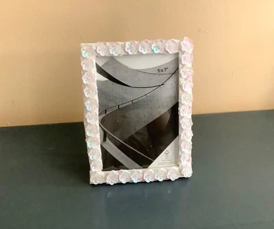 Marco de fotos flor lentejuelas blanco 5x7 Foto 1 de 4