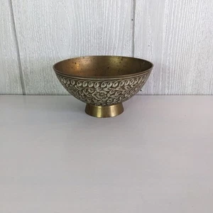 Cuenco de latón grabado a mano de colección hecho en la India usado en excelente estado - Imagen 1 de 5