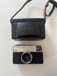 Kodak Instamatic 133 – Vintage FilmKamera 70er – Tasche – Retro Sammlerstück - Bild 1 von 5