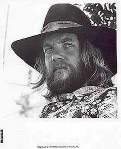 DONALD SUTHERLAND 1970 IN HIPPIE HAT "ALEX IN WONDERLAND" PRESS PHOTO - Picture 1 of 1