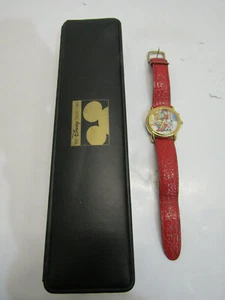OLD WALT DISNEY HOLIDAY CHRISTMAS MUSICAL WATCH CREDIT CARD MICKEY MINNIE GOOFY - Picture 1 of 5