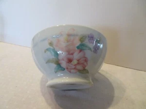 bol occasion en porcelaine de Sologne à décor de fleur de camélia - Picture 1 of 4